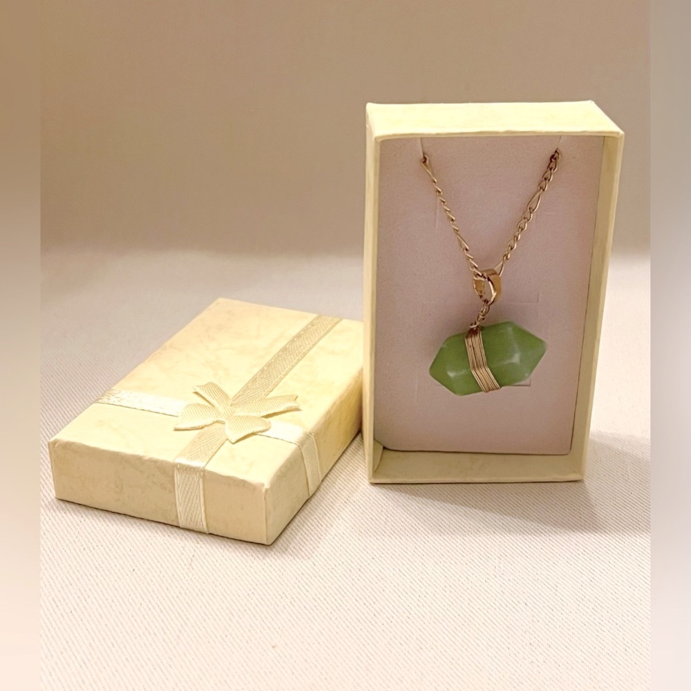 Handcrafted Green Agate Double Point Pendant Necklace – Gold Tone Chain - Picture 6 of 6